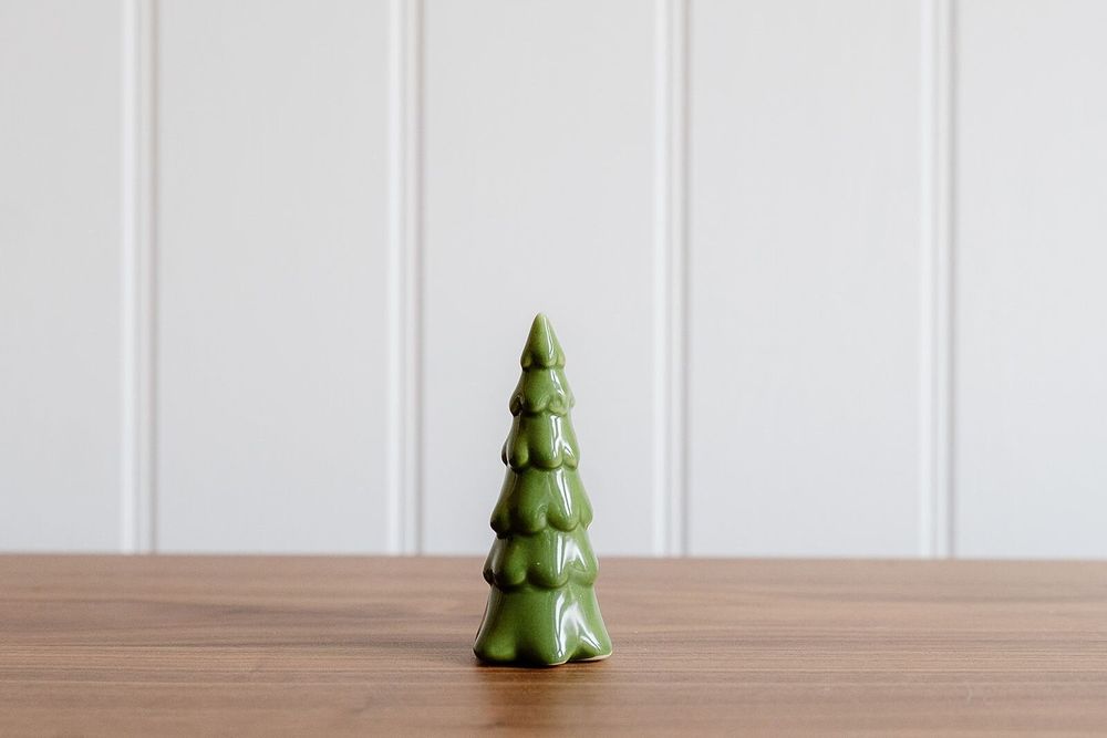 Christmas table settings - Scalloped Green Christmas Tree - WE LOVE SEASONS