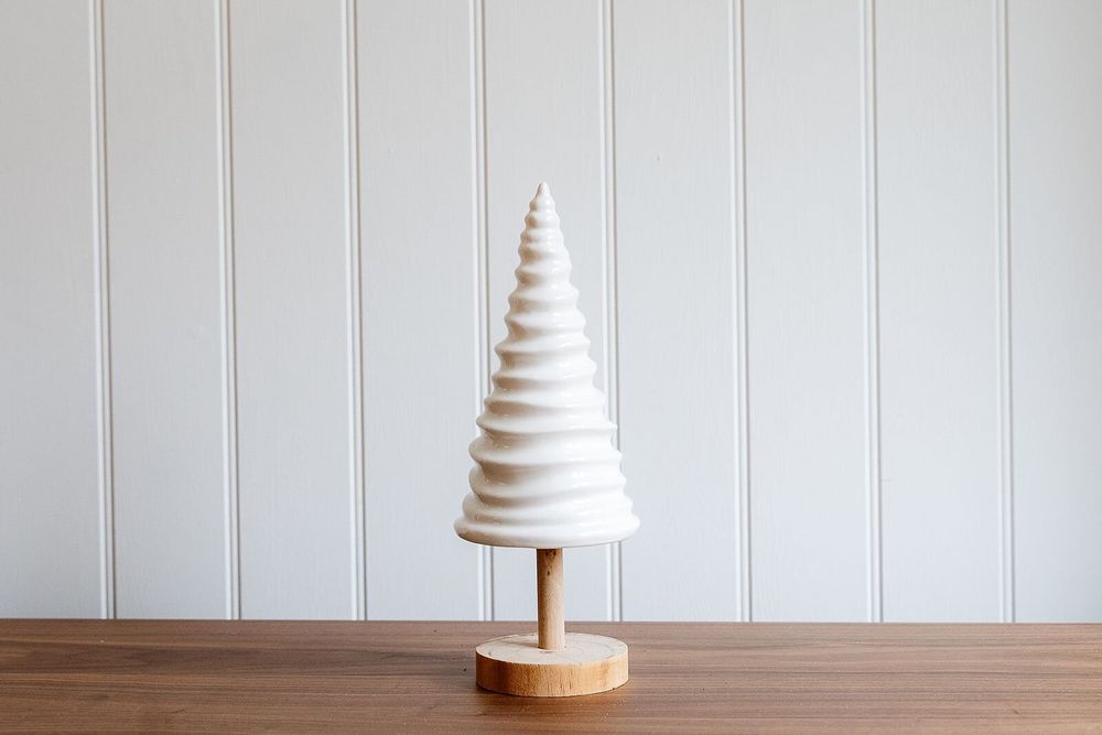 Christmas table settings - Ceramic Large White Christmas Tree - WE LOVE SEASONS