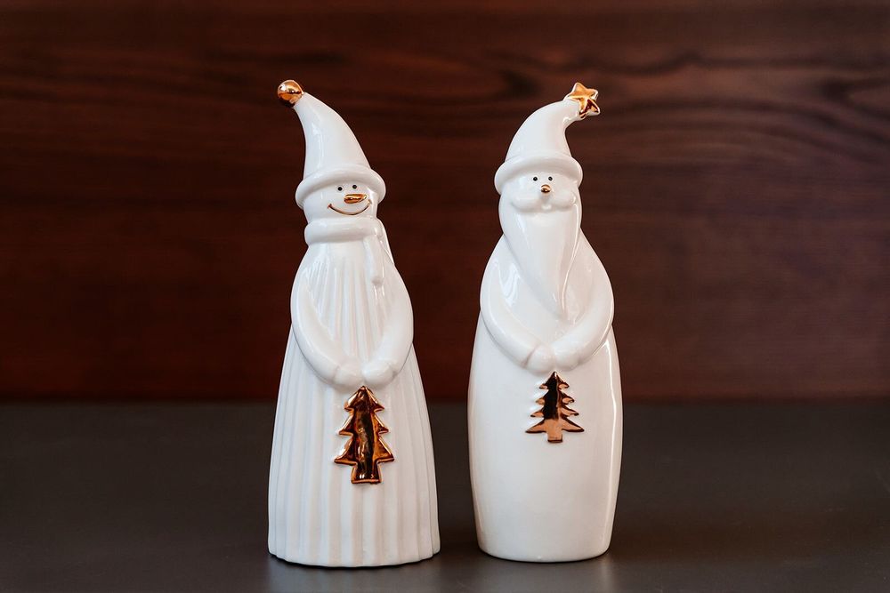 Christmas table settings - Ceramic White and Gold Santa - WE LOVE SEASONS