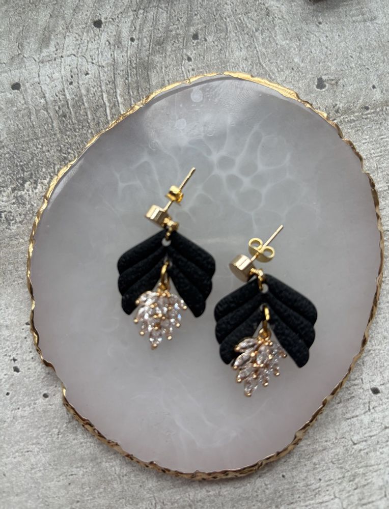 Jewelry - DIANA dangling leaf earrings - LES TRÉSORS DE CIA