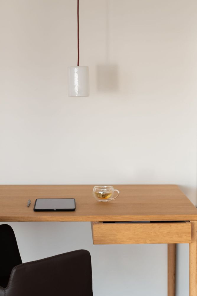 Mobilier et rangements pour bureau - FRONT — Bureau de travail minimaliste en bois de chêne 140x70 - MOR