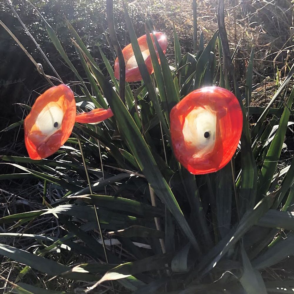 Floral decoration - Red-white, medium swirling glass flower - CARNEOL GLASS