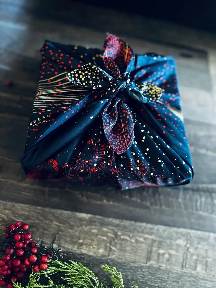 Gifts - Reusable Gift Wrap Satin Luxe – Star of Peace - CARÉDEAU PAPIER CADEAU RÉUTILISABLE