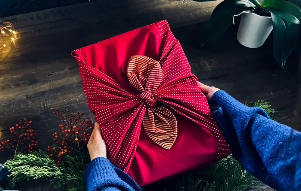 Gifts - Family Pack Gift Wrap – Adventurous Red - CARÉDEAU PAPIER CADEAU RÉUTILISABLE