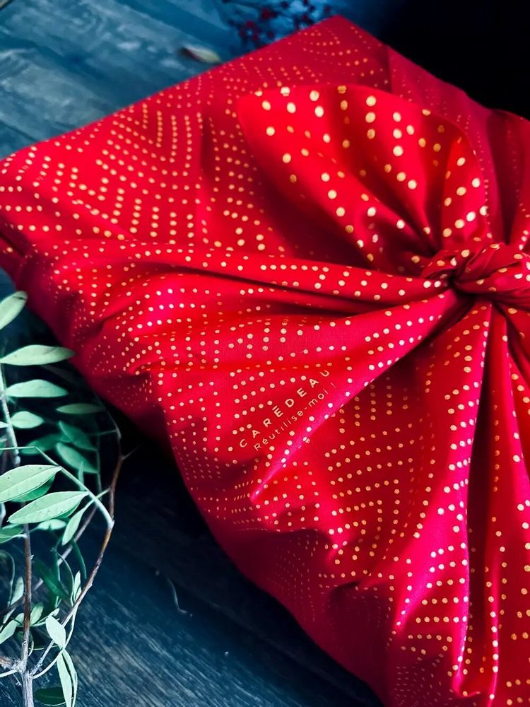 Gifts - Reusable Gift Wrap – Golden Feather Red - CARÉDEAU PAPIER CADEAU RÉUTILISABLE