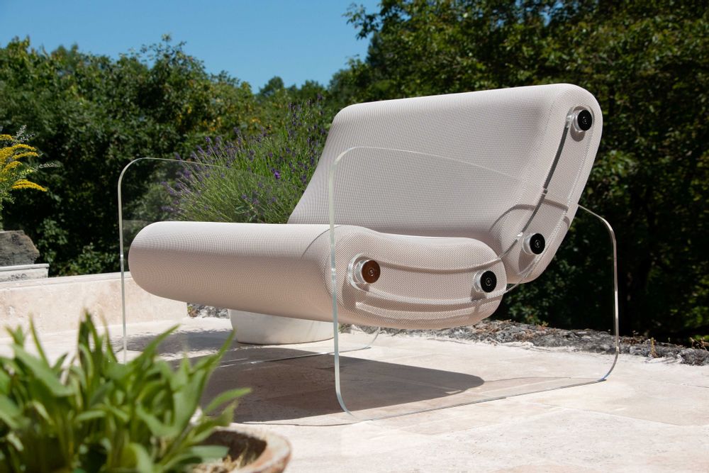 Armchairs - MW03 armchair - Elegance, daring design and a vintage touch - KUUMO DESIGN