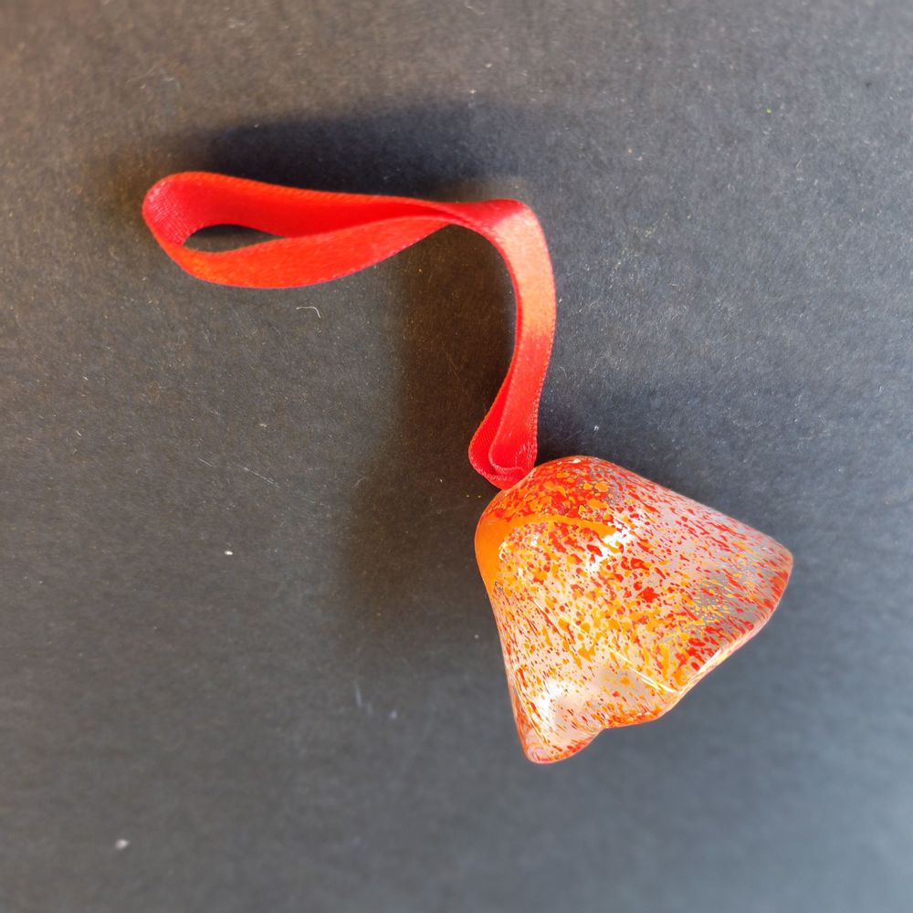 Autres décorations de Noël - Cloche en verre sur un élégant porte-ruban en transparent-blanc-rouge - CARNEOL GLASS