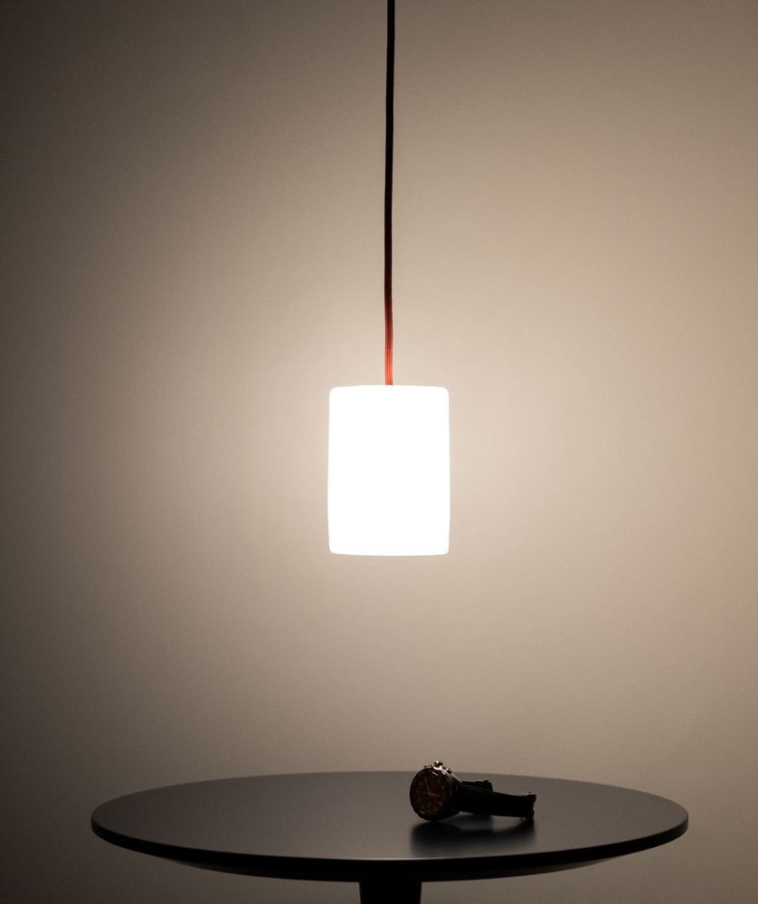 Suspensions - BULB - Petit plafonnier cylindrique en verre avec coloré câble - MOR