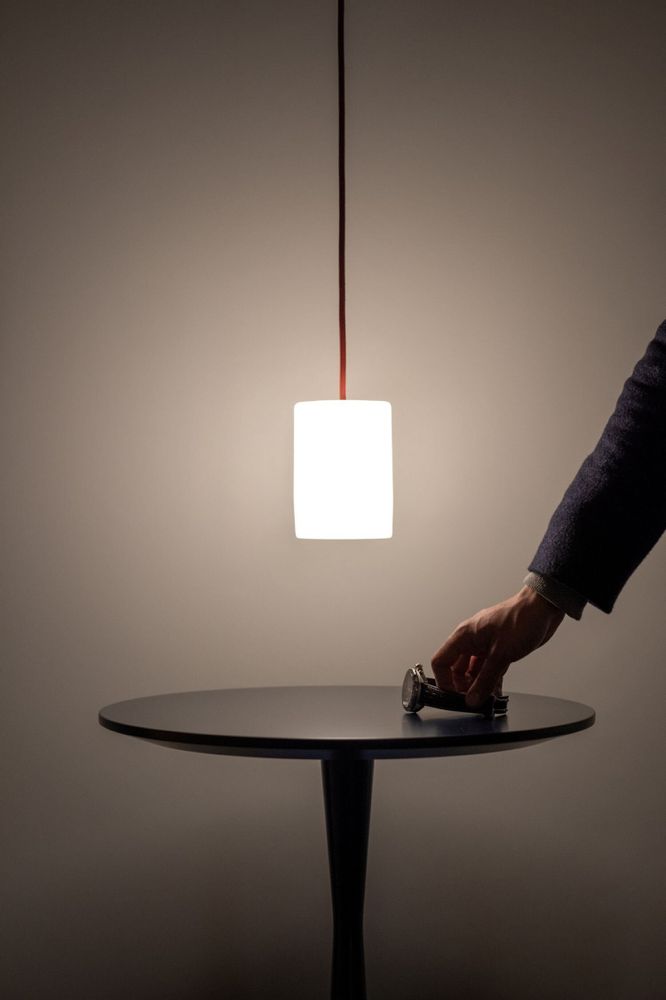 Suspensions - BULB - Petit plafonnier cylindrique en verre avec coloré câble - MOR