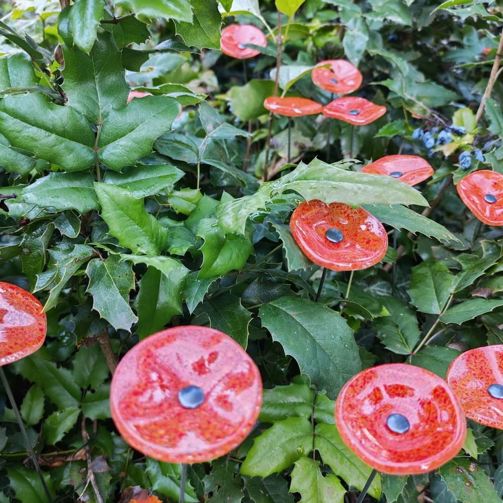 Floral decoration - Round small glass flower for outdoor use in transparent, orange, red colour with 43 cm stainless steel stem - CARNEOL GLASS