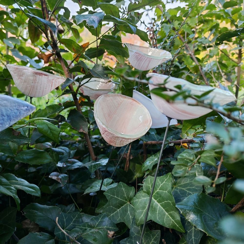 Décorations florales - Fleur calla en verre de taille moyenne pour l'extérieur en rose-blanc - CARNEOL GLASS