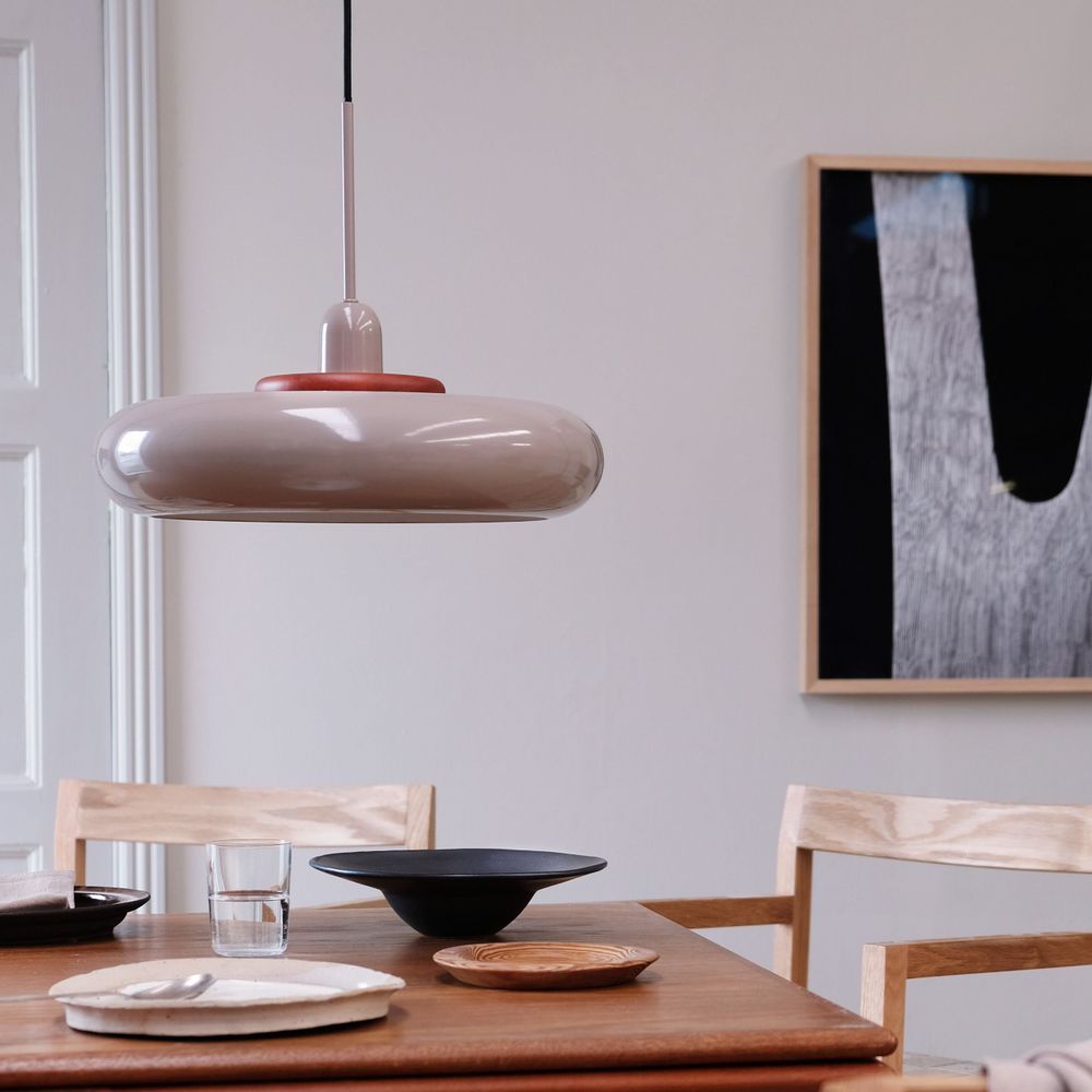 Suspensions - Latte avec pendentif Planet - DYBERG LARSEN