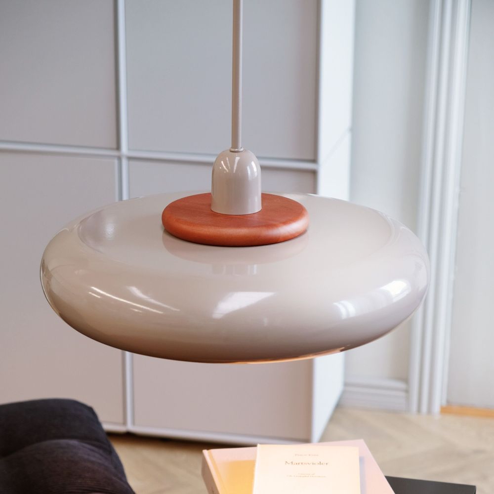 Suspensions - Latte avec pendentif Planet - DYBERG LARSEN
