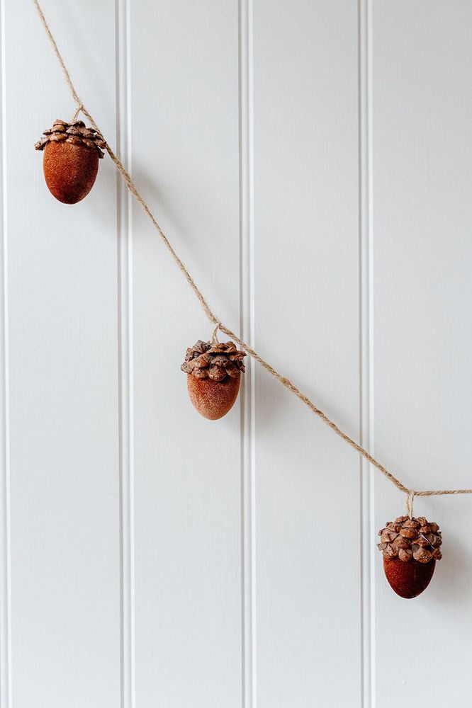 Christmas garlands and baubles - Acorn Garland - WE LOVE SEASONS