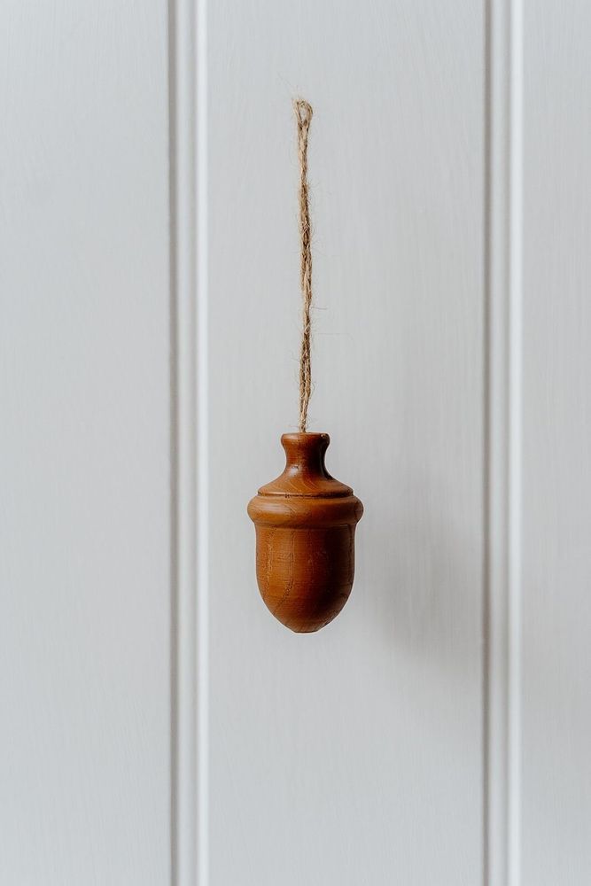 Objets de décoration - Gland suspendu en bois - WE LOVE SEASONS