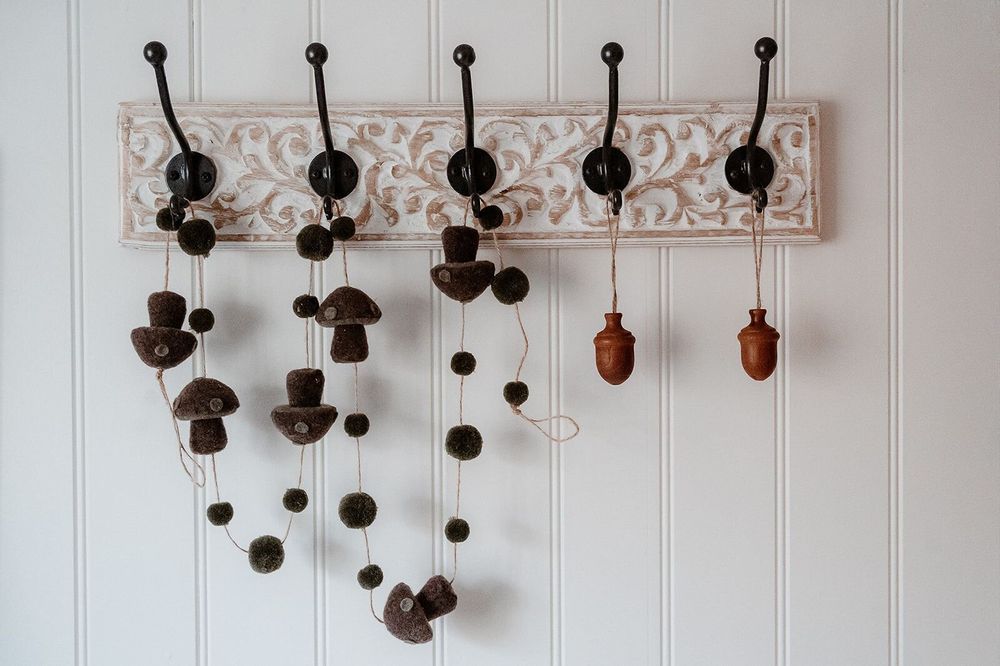 Objets de décoration - Gland suspendu en bois - WE LOVE SEASONS