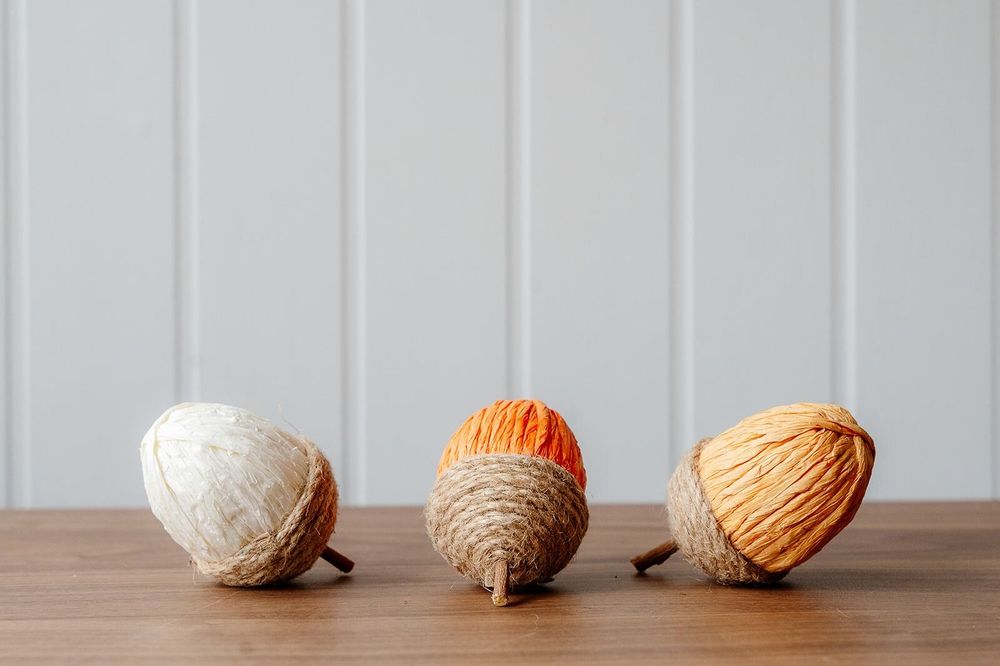 Decorative objects - Rope and Paper Acorns (Cream, Orange and Yellow) - WE LOVE SEASONS