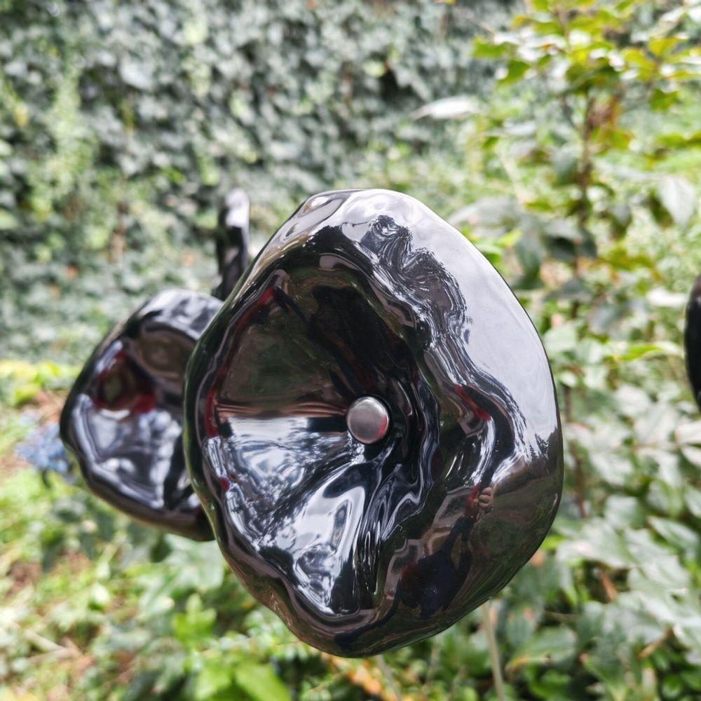 Floral decoration - Medium size funnel shaped glass flower for outdoor use in black colour with 1 meter stainless steel stem - CARNEOL GLASS