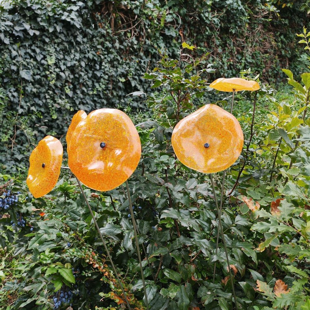 Décorations florales - Fleur en verre en forme d'entonnoir de taille moyenne pour une utilisation en extérieur de couleur transparente, jaune, orange avec une tige en acier inoxydable de 1 mètre - CARNEOL GLASS