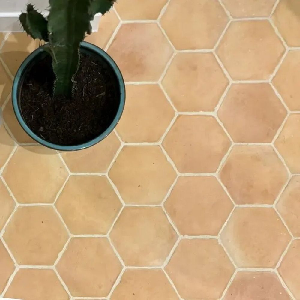 Crockery - Hand-molded hexagonal pink floor tile - 16 cm x 16 cm x 2 cm - LIGERIO