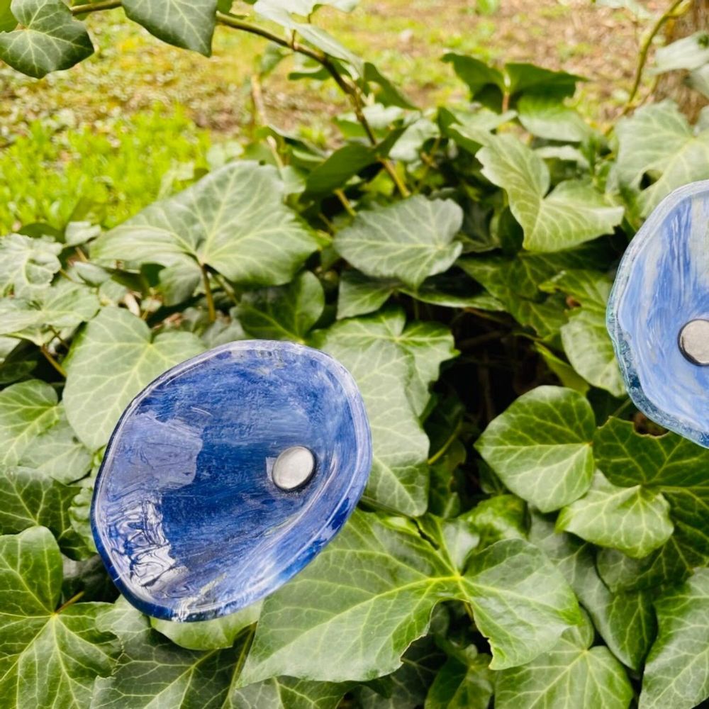 Floral decoration - Medium Glass Calla Flower For Outside In White-D.Blue - CARNEOL GLASS