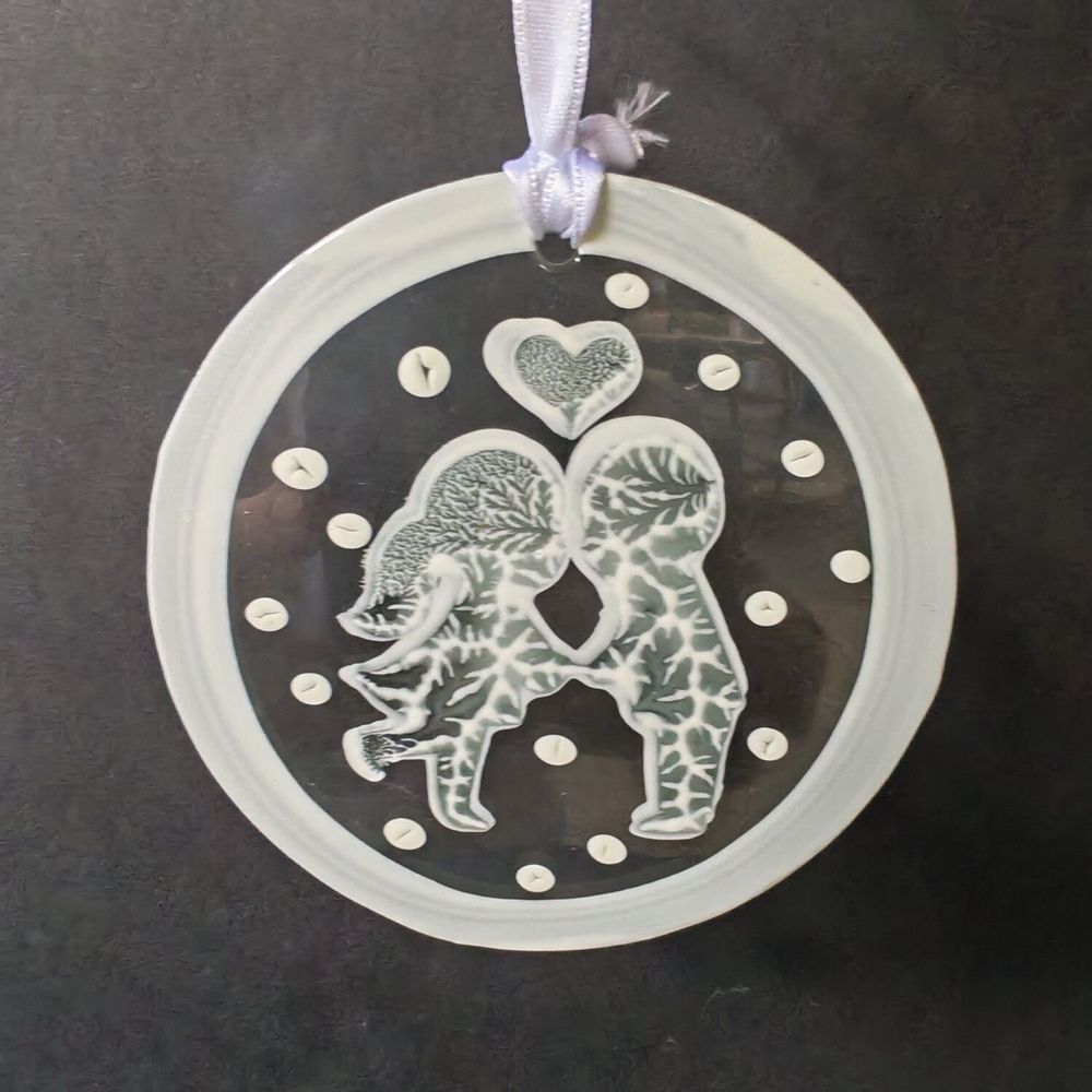 Autres décorations de Noël - Paire d'ornements en verre peint à la main en blanc - CARNEOL GLASS