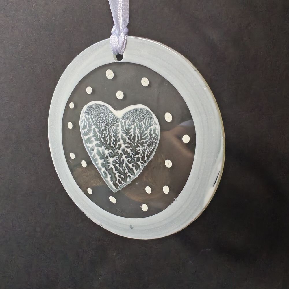 Other Christmas decorations - White hand-painted heart-shaped glass ornament - CARNEOL GLASS