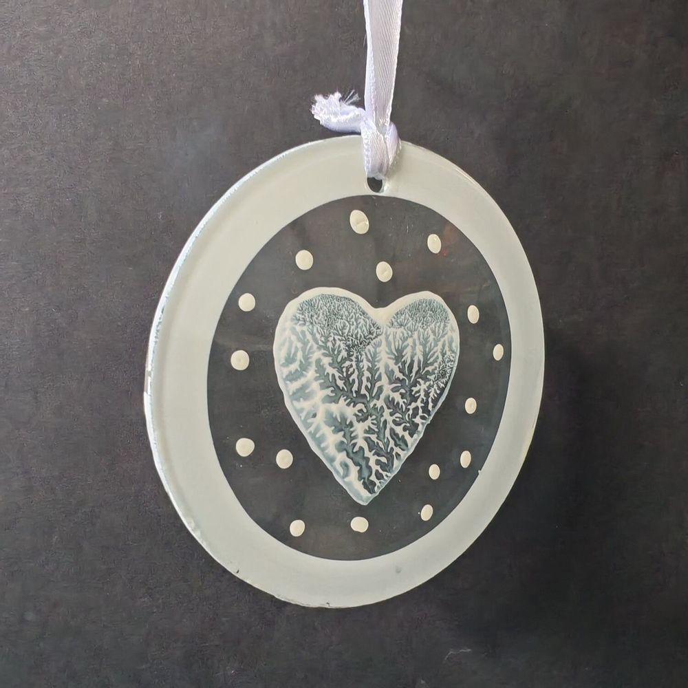 Other Christmas decorations - White hand-painted heart-shaped glass ornament - CARNEOL GLASS