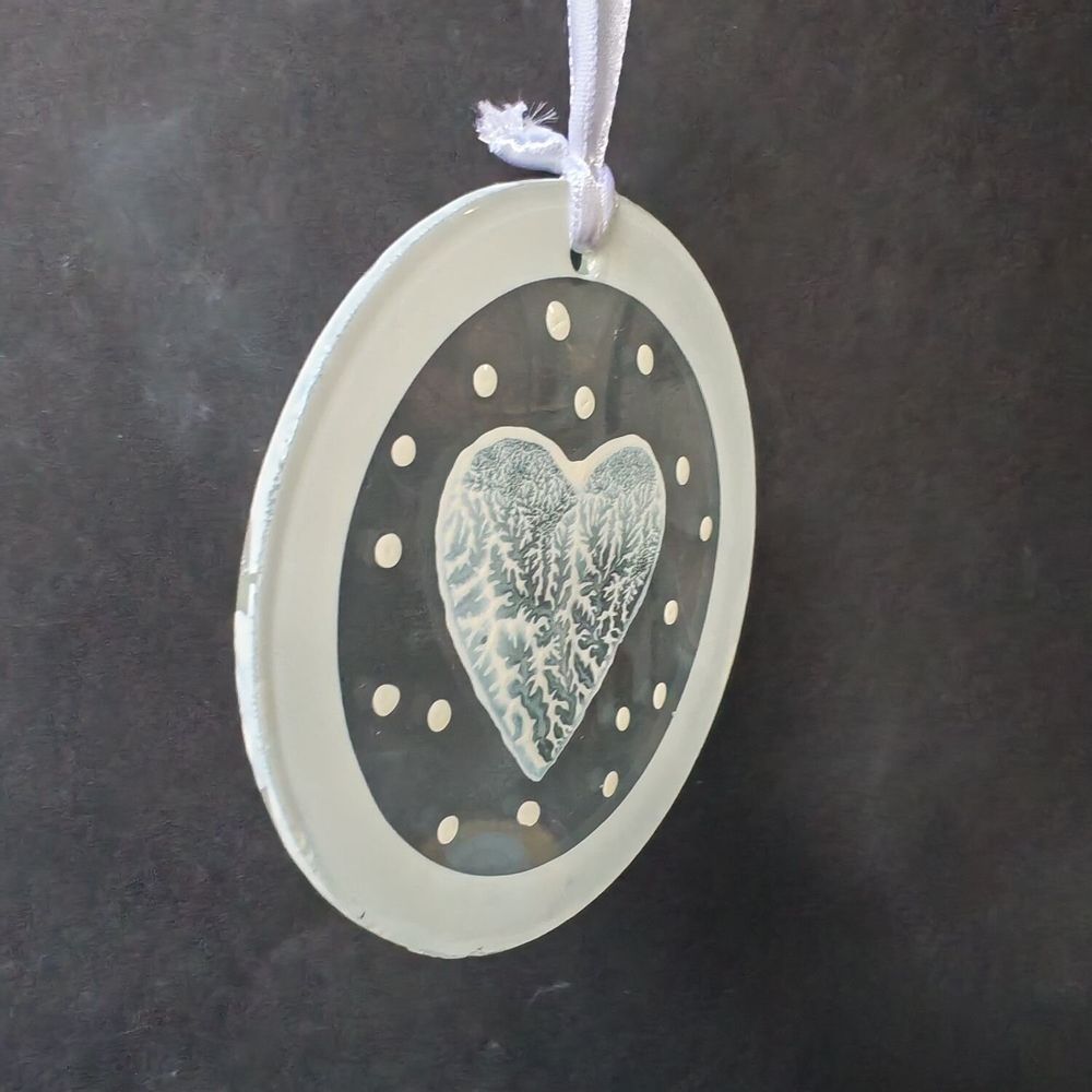 Other Christmas decorations - White hand-painted heart-shaped glass ornament - CARNEOL GLASS