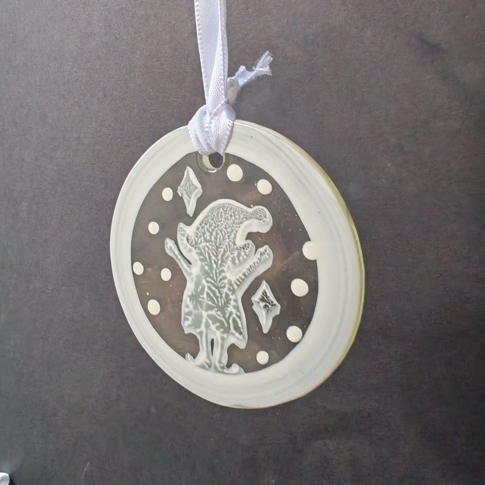 Other Christmas decorations - White hand-painted standing elf glass ornament - CARNEOL GLASS