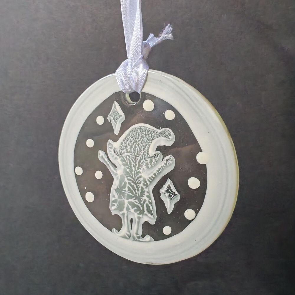 Other Christmas decorations - White hand-painted standing elf glass ornament - CARNEOL GLASS