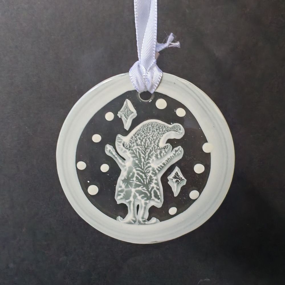 Other Christmas decorations - White hand-painted standing elf glass ornament - CARNEOL GLASS