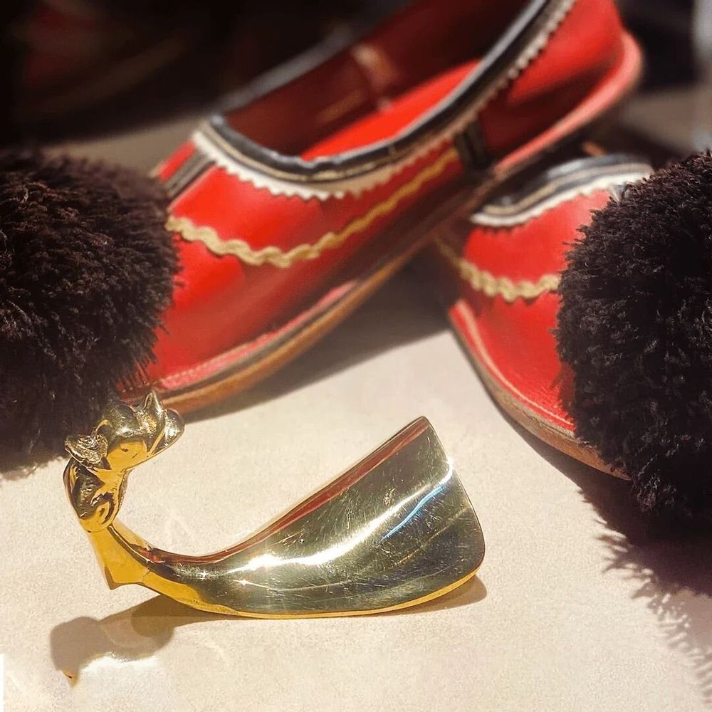 Travel accessories - Monster Serpent Shoehorn - ANTHOLOGIST