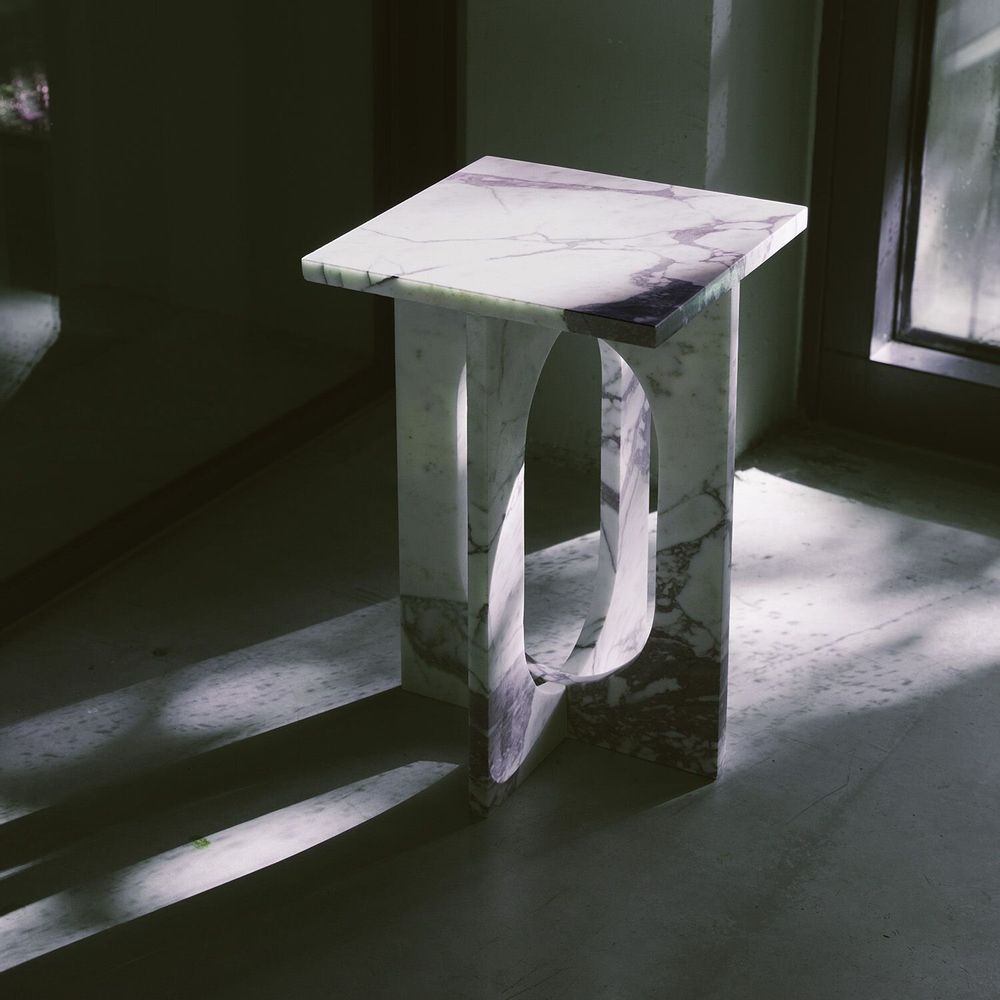 Tables basses - 'BOND' SIDE TABLE - CALACATTA MARBLE - KIWANO CONCEPT