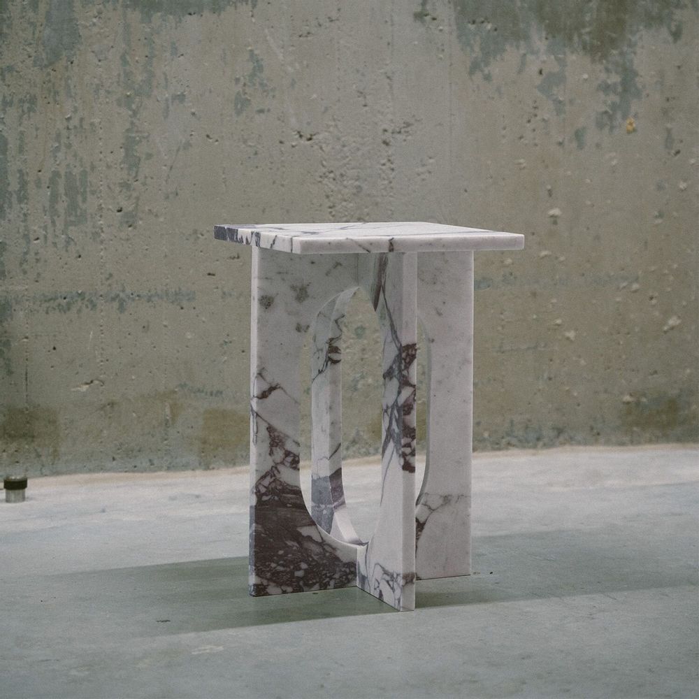 Tables basses - 'BOND' SIDE TABLE - CALACATTA MARBLE - KIWANO CONCEPT