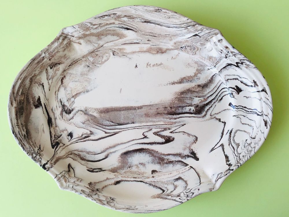 Céramique - Luigi, grand plat Louis XV - FAIENCES DE MILLOUX  BÉQUET F.