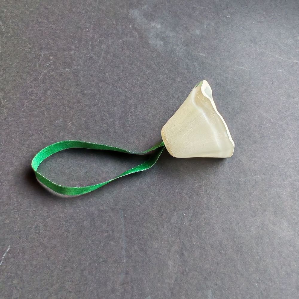 Other Christmas decorations - Large white glass bell on elegant ribbon hanger - CARNEOL GLASS