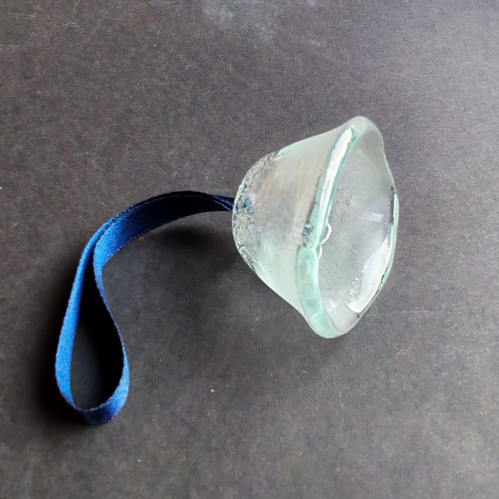 Other Christmas decorations - Large transparent glass bell on elegant ribbon hanger - CARNEOL GLASS