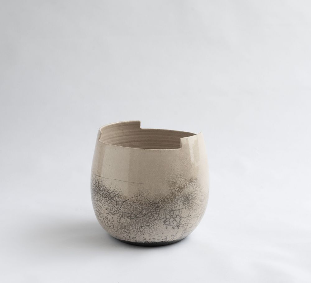 Ceramic - Cut medium vase - naked dark - STUDIONUDO