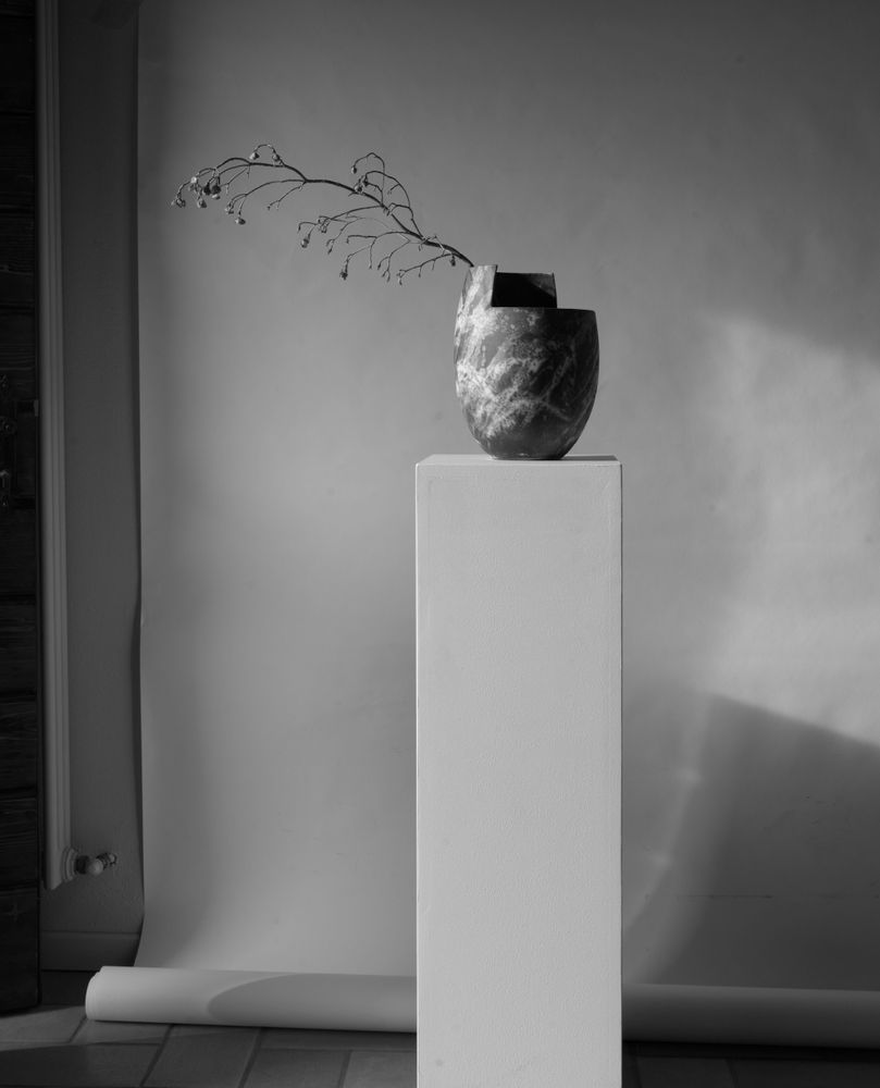 Ceramic - Cut medium vase - naked dark - STUDIONUDO