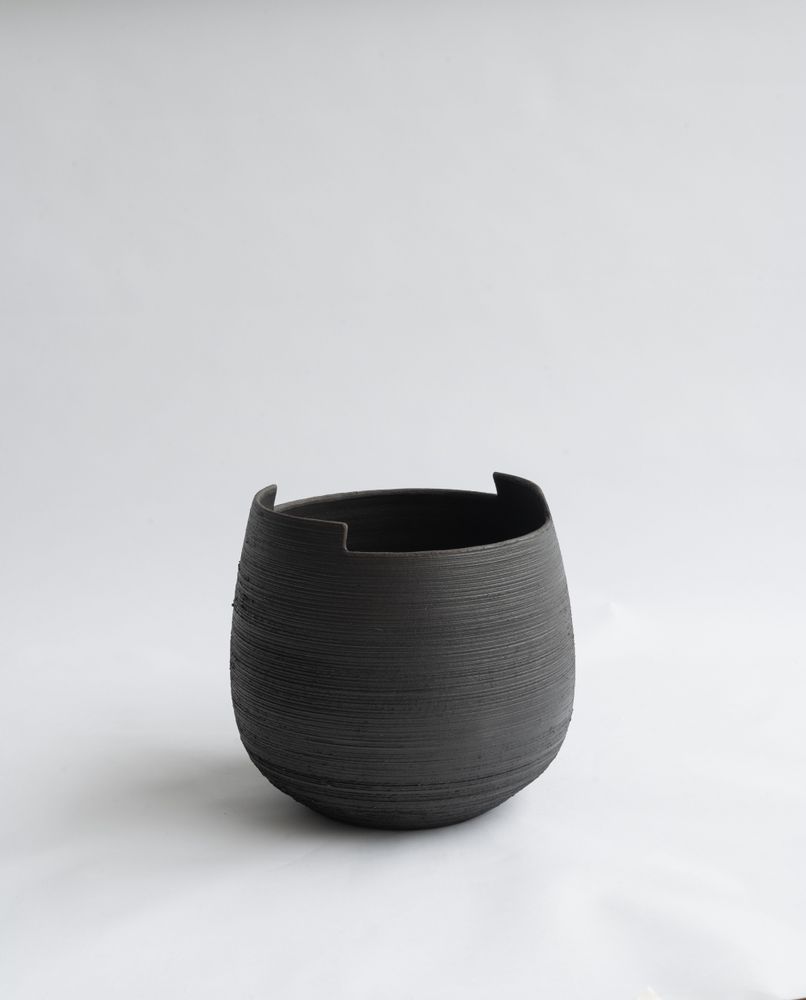 Ceramic - Cut medium vase - naked dark - STUDIONUDO