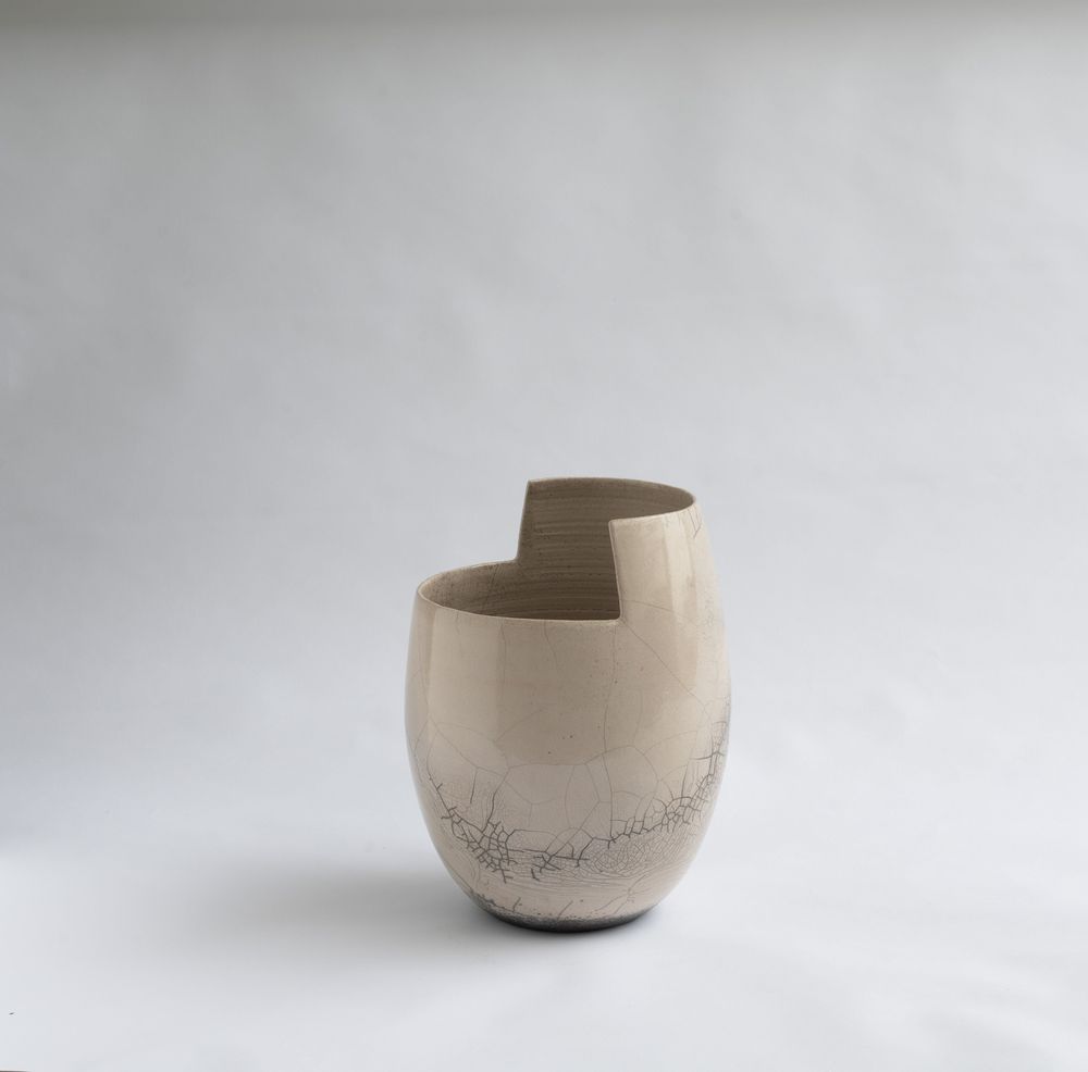 Ceramic - Cut medium vase - naked dark - STUDIONUDO