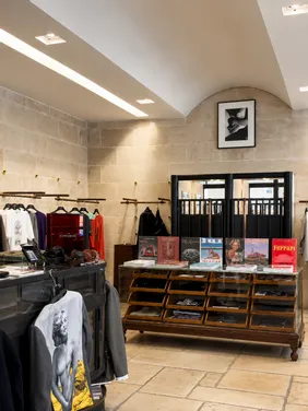 Renoma Paris Right Bank Stopover