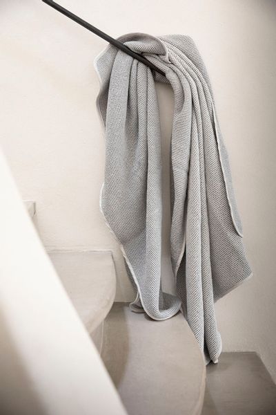 Midui throws, decorative cushions and bedspread