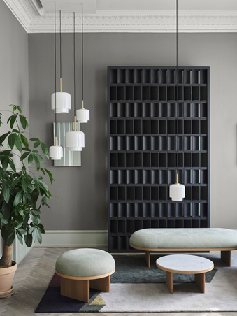 PLEASE WAIT TO BE SEATED - L'espace PLEASE WAIT to be SEATED