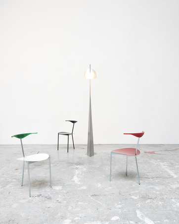 HEGER ET DEMUMIEUX - Chaises Toro et luminaire Ariane
