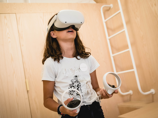 MEANINGFUL STUDIO - Chromaverse : un voyage virtuel à travers la lumière, la couleur et l’architecture