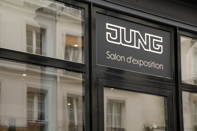 JUNG - JUNG showroom window