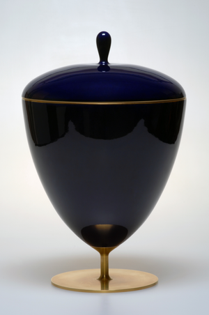 SÈVRES - Coppa dell’estetica, Michele DE LUCCHI, 2011, hauteur 37 cm, diamètre 24 cm.