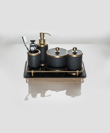 https://mom.maison-objet.com/fr/produit/18054/salle-de-bain-et-voyage-en-cuir